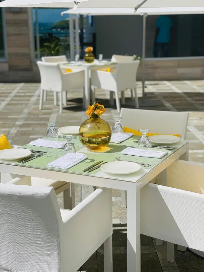 La Vue Boutique Hotel Calliaqua ภายนอก รูปภาพ
